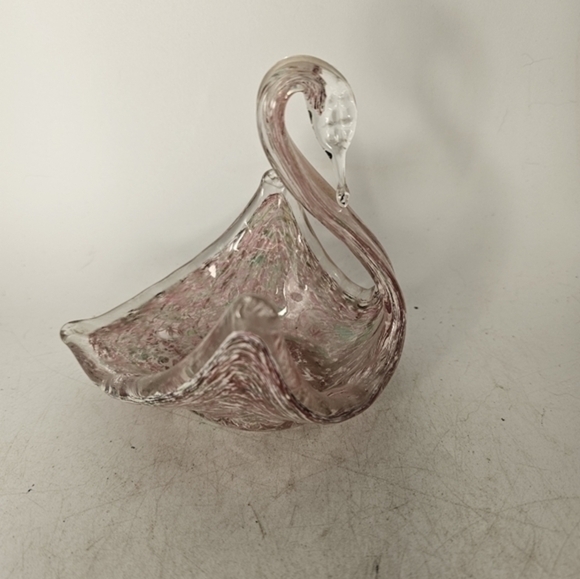 Vintage swan glass end of day trinket dish, approximately measures 6" x 5". - Picture 1 of 5